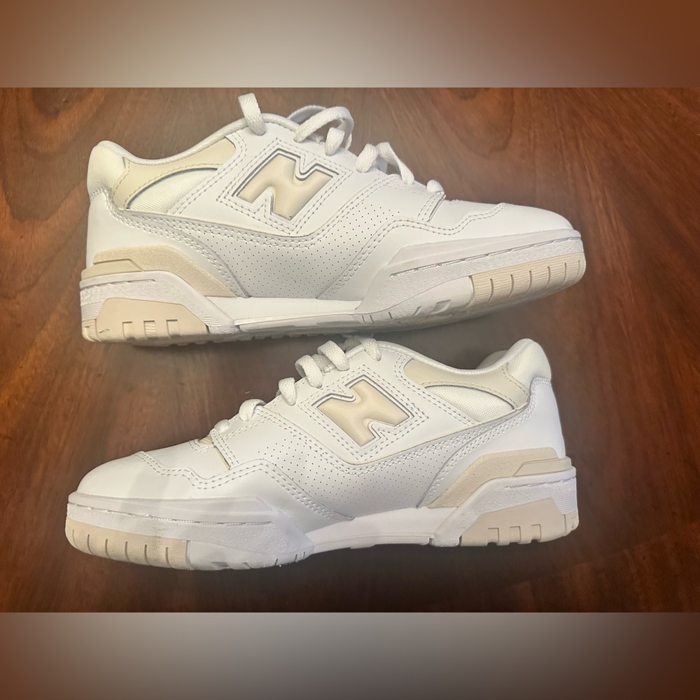 Iconic New Balance 550 White Beige Sneakers - Picture 5 of 7